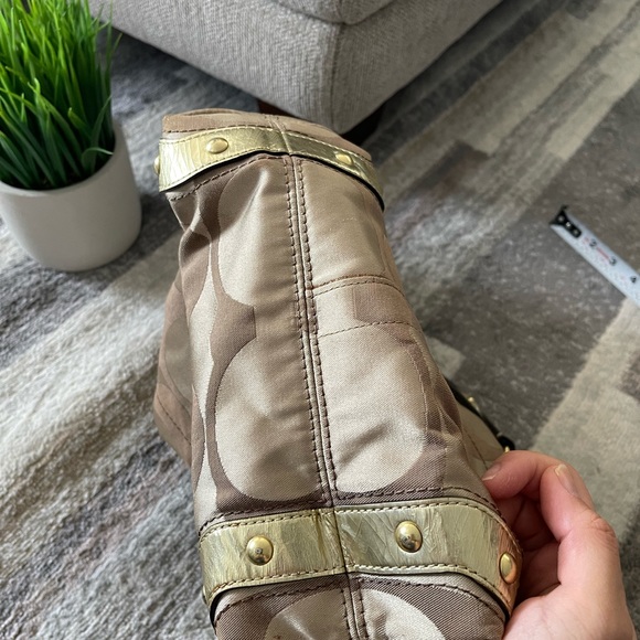 Accepting Offers! Gold COACH TOTE BAG - Picture 7 of 13